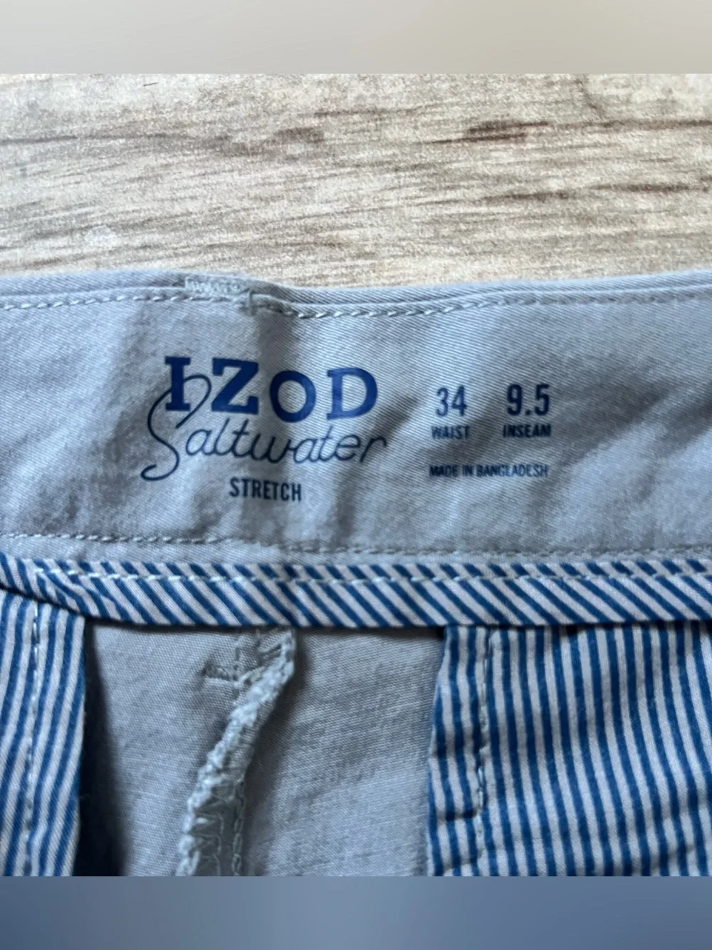 Izod Men's Gray Flat Front Chino Shorts
